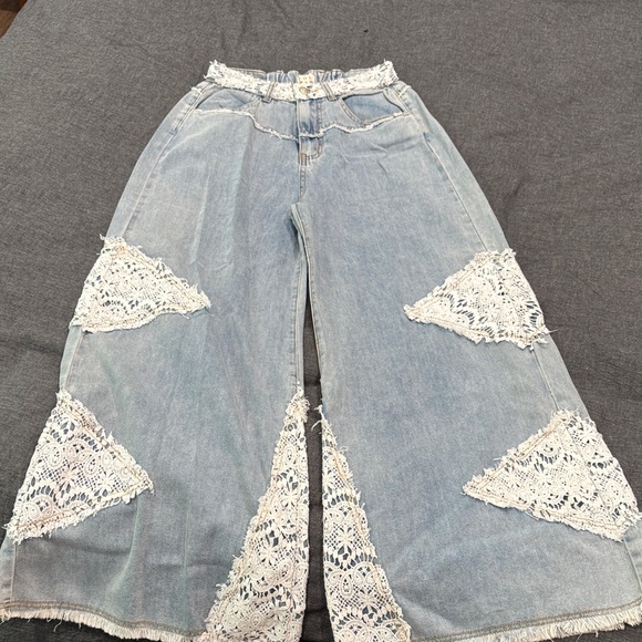 POL Denim Wide Leg Jeans with Lace Accents - Picture 1 of 3